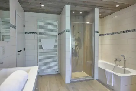 The Wood-Stone Cottage, Chalet cosy à Stoumont avec piscine intérieure et hammam - Photo 20