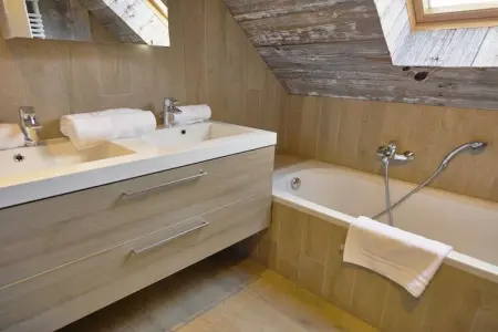 The Wood-Stone Cottage, Chalet cosy à Stoumont avec piscine intérieure et hammam - Photo 21