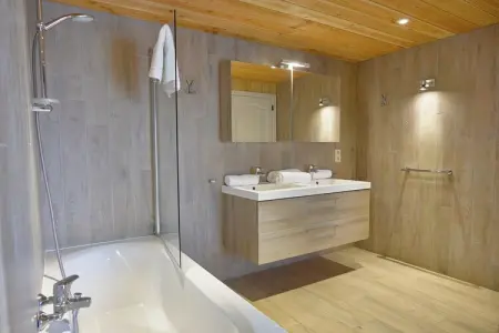 The Wood-Stone Cottage, Chalet cosy à Stoumont avec piscine intérieure et hammam - Photo 23