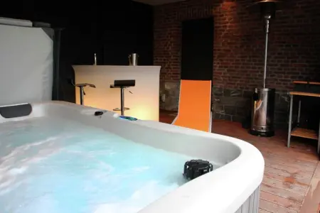 Le Grenier du Gerny, Ferme des Marches avec jacuzzi - Photo 4