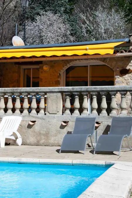 Charmante maison de vacances à La Roche-sur-le-Buis avec piscine - Photo 18