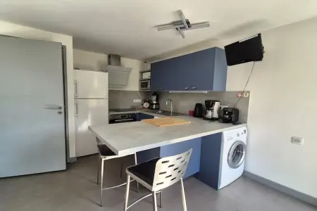 Joli rez-de-jardin avec terrasse sud plage 800 m - Photo 2