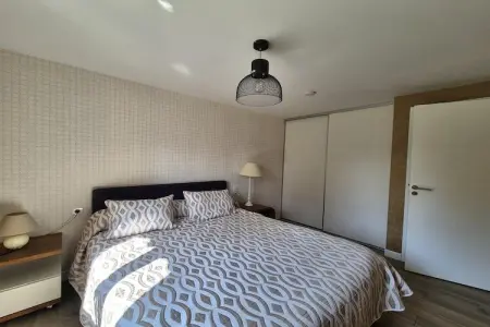 Joli rez-de-jardin avec terrasse sud plage 800 m - Photo 6