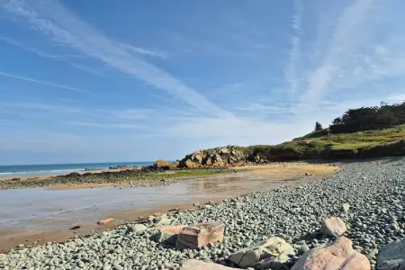 Joli rez-de-jardin avec terrasse sud plage 800 m - Photo 11
