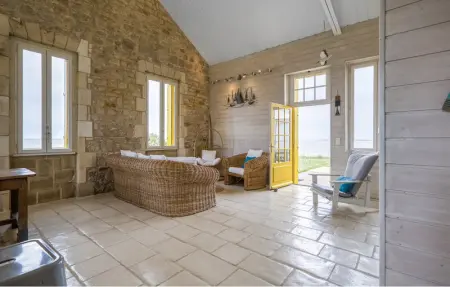 Location Maison 8 personnes à Port des Barques - Photo 2