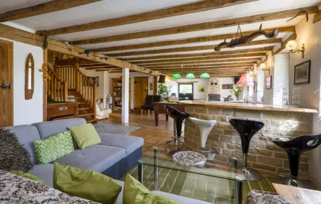 Charmante Maison avec piscine, Maison 11 personnes à Lizant - Photo 2