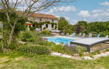 Charmante Maison avec piscine, Maison 11 personnes à Lizant - Photo 9