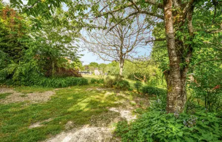 Charmante Maison avec piscine, Maison 11 personnes à Lizant - Photo 12