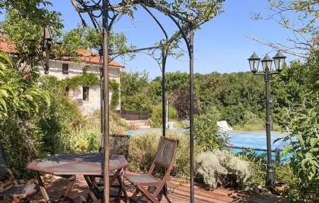 Charmante Maison avec piscine, Maison 11 personnes à Lizant - Photo 13