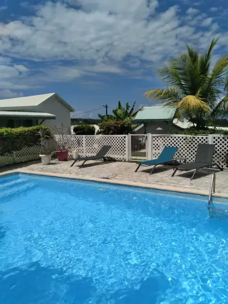 Bungalow charmant à Capesterre-Belle-Eau, 35 m², piscine - Photo 2