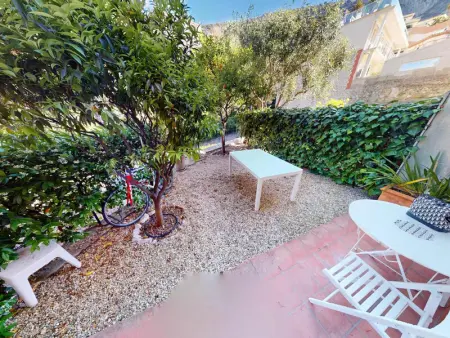 Calme 2P avec terrasse et jardin, parking et piscine - Photo 0