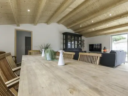 Maison familiale avec piscine chauffée et terrasse à La Flotte - Photo 9