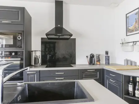 Maison familiale avec piscine chauffée et terrasse à La Flotte - Photo 11