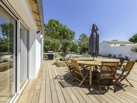 Maison familiale avec piscine chauffée et terrasse à La Flotte - Photo 25