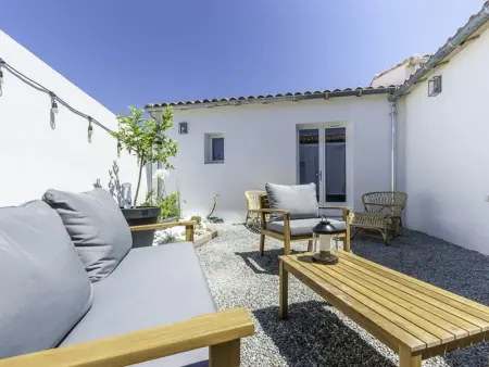 Maison familiale avec piscine chauffée et terrasse à La Flotte - Photo 34