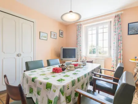 Charmante maison familiale avec grand jardin à Réville - Photo 9