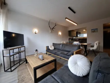 T2 cabine lumineux avec terrasse proche commerces et pistes - Photo 1