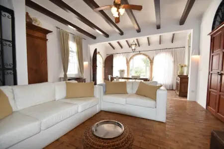 Villa Rivas, Villa espagnole près de la plage avec piscine - Photo 8