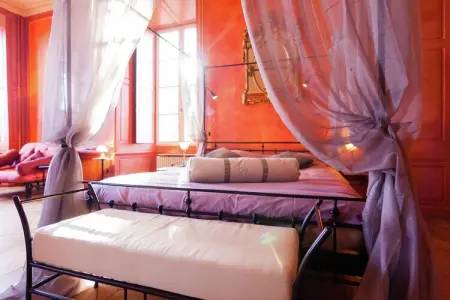 Chambre Rouge, Appartement château à Chaleix forêt - Photo 7