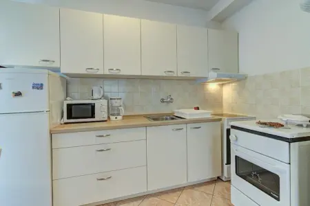 Apartment Martha, Appartement à Senj avec Vue Mer et Barbecue - Photo 3