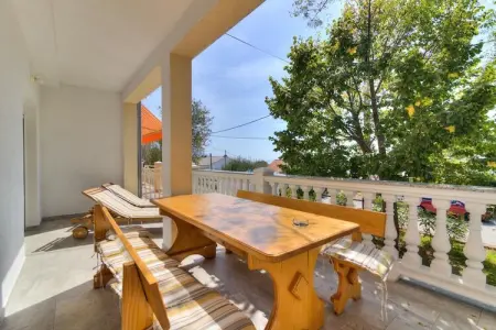 Apartment Martha, Appartement à Senj avec Vue Mer et Barbecue - Photo 4