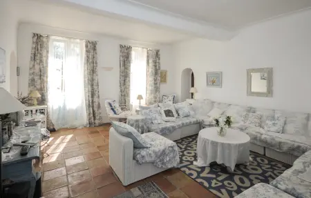 Demeure de caractère à Plascassier avec Piscine Privée et Billard, Atmosphère Provençale - Photo 2