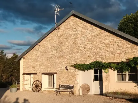 Maison de caractère à Gy avec parking et Wifi, Gite 6 personnes à Gy - Photo 0