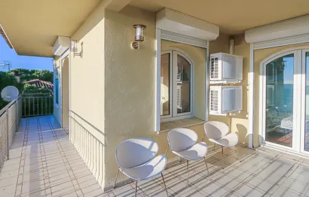 Villa de rêve avec piscine dans quartier résidentiel - Photo 13