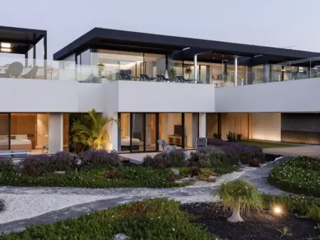 Villa contemporaine de luxe à Adeje avec piscine privée et jardin paysager - Photo 3