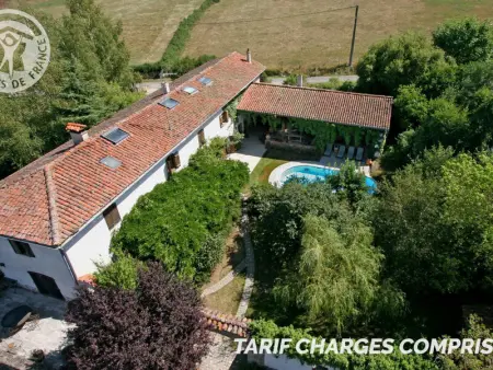 Domaine rustique avec piscine privée et animaux acceptés - Photo 0