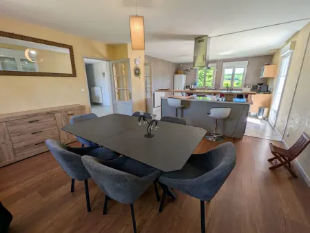 Gîte spacieux à Fretigney avec jardin et billard, idéal pour 8 pers. - Photo 2