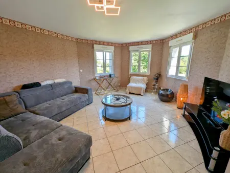 Gîte spacieux à Fretigney avec jardin et billard, idéal pour 8 pers. - Photo 4