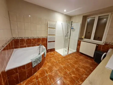 Grand gîte tout équipé à la ferme, idéal pour familles et amis, avec terrasse et proche de loisirs - Photo 16