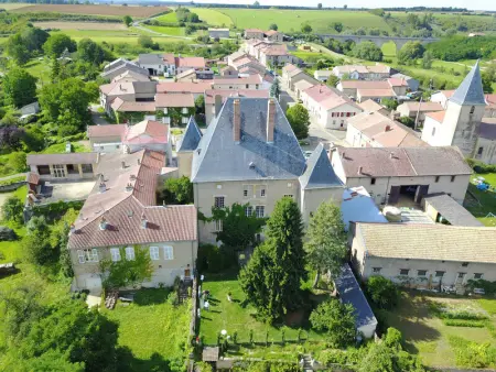 Gîte élégant au Château d'Euvezin avec jardin et parking privatif - Photo 0