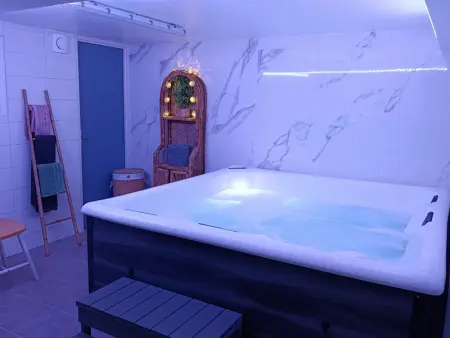 Maison de campagne rénovée avec jacuzzi et espaces de détente - Photo 2