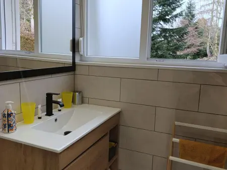 Maison de campagne rénovée avec jacuzzi et espaces de détente - Photo 19