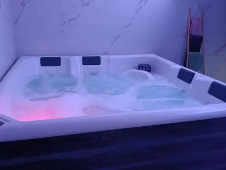 Maison de campagne rénovée avec jacuzzi et espaces de détente - Photo 24