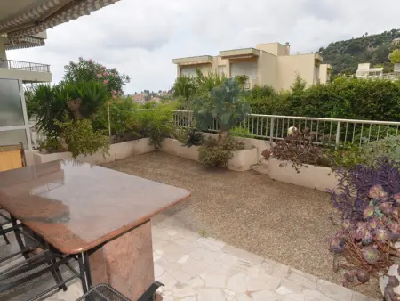 Spacieux 3 pièces avec grande terrasse au calme à Menton - Photo 0