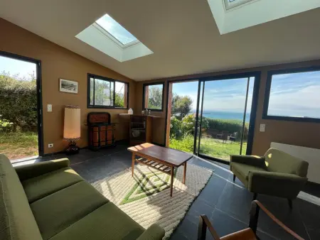 Chalet rénové en bord de mer avec jardin privé - Photo 0