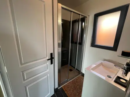 Chalet rénové en bord de mer avec jardin privé - Photo 12