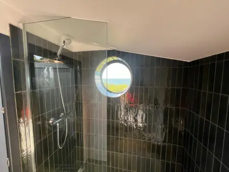 Chalet rénové en bord de mer avec jardin privé - Photo 15