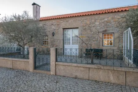 Casa do Caseiro, Maison de vacances confortable à Vila Flor avec piscine - Photo 1
