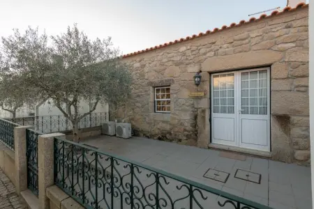 Casa do Caseiro, Maison de vacances confortable à Vila Flor avec piscine - Photo 2