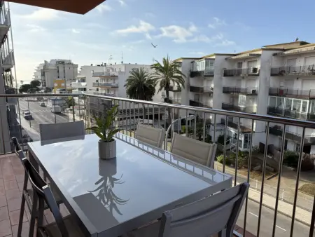 Appartement 4 pers à Rosas, 250m de la plage, terrasse, proche centre ville et lave-linge - Photo 4