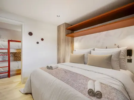 Chalet raffiné avec accès direct aux pistes et jacuzzi - Photo 4