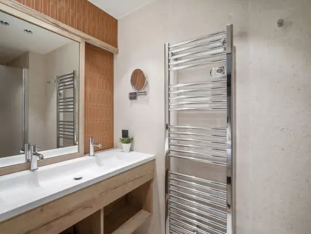 Chalet raffiné avec accès direct aux pistes et jacuzzi - Photo 6