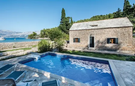 Holiday home with 2 bedroom, Maison 6 personnes à Postira - Photo 1