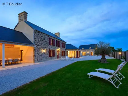 Maison avec piscine intérieure et équipements de bien-être en Normandie - Photo 0