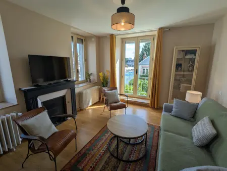 Appartement lumineux au cœur de Montargis avec vue sur le canal - Photo 0