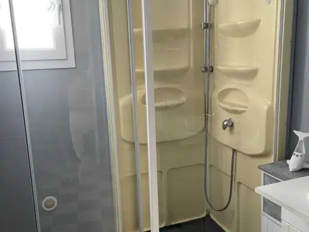 LOGEMENT EN REZ DE CHAUSSEE AVEC COUR INDIVIDUELLE - Photo 4